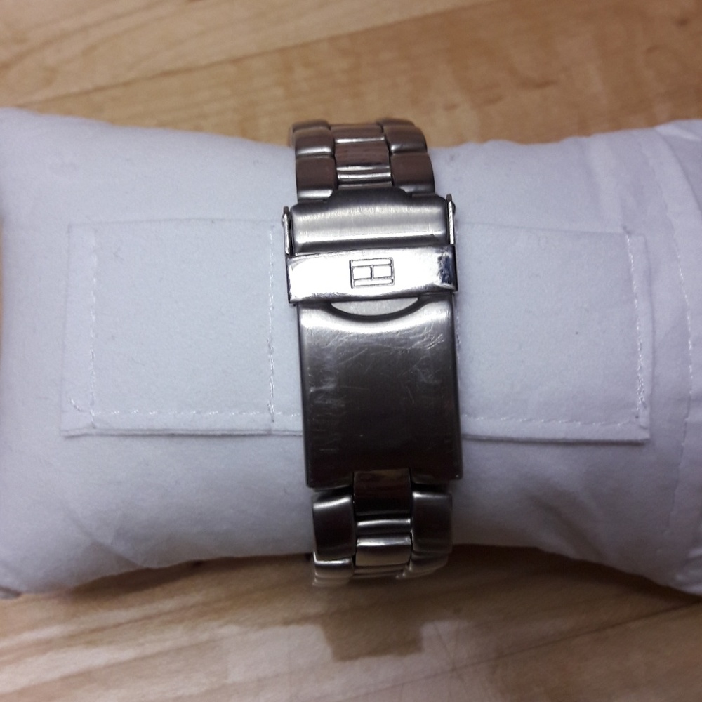 Tommy Hilfiger watch - Picture 3 of 5
